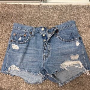 Levi’s button up shorts. Women’s size 28 (US 6) NWOT